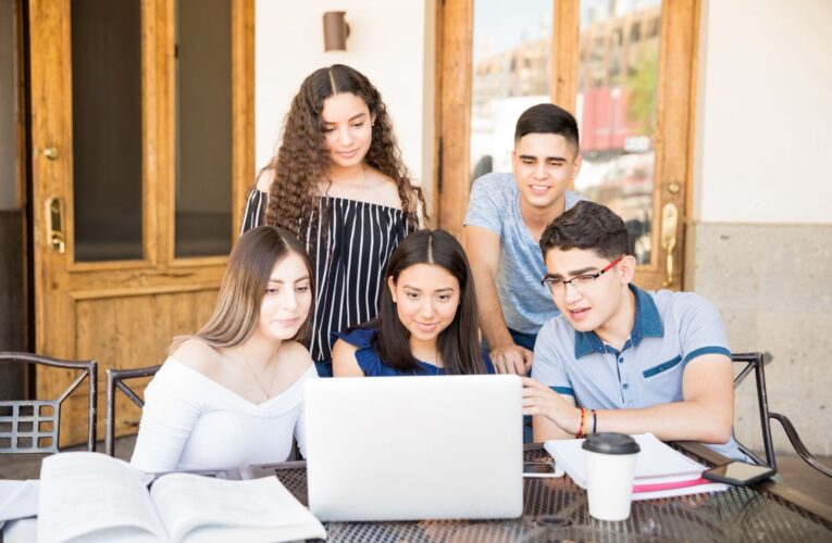 La generación que elige: cómo los centennials están redefiniendo la educación universitaria