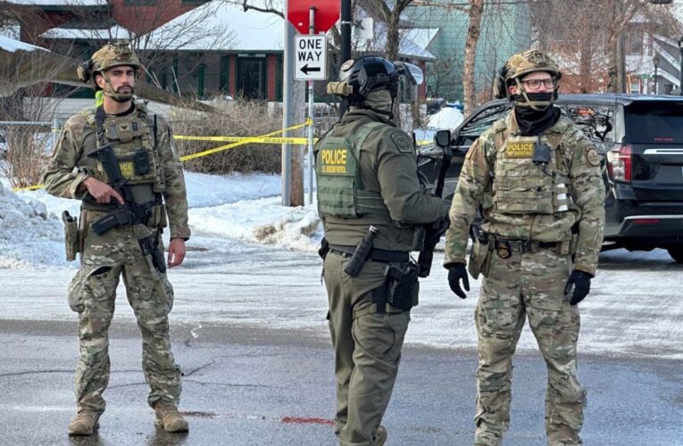 Agente de ICE abre fuego y mata a una mujer durante operativo antimigratorio en Minneapolis