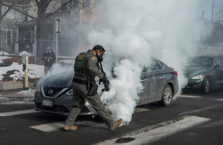 Escándalo en Minnesota: 6 fiscales renuncian antes que investigar a la viuda de víctima abatida por agente del ICE