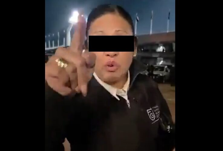 Investigan a mujer por presunta discriminación y agresión a policía auxiliar en estadio de Pumas