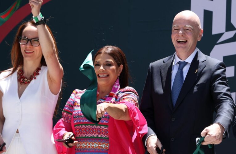 Infantino celebra a las pioneras mexicanas del futbol y reconoce a México como cuna del balón