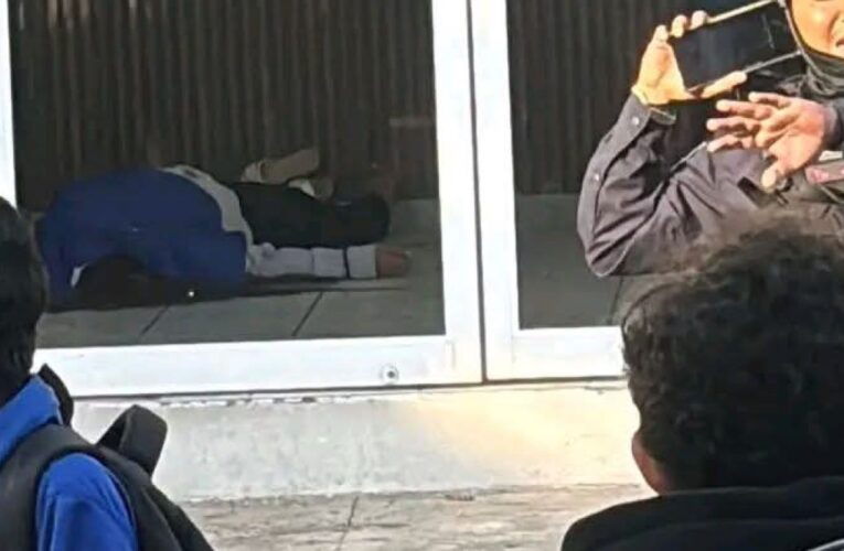 Adolescente armado mata a dos maestras en preparatoria de Lázaro Cárdenas