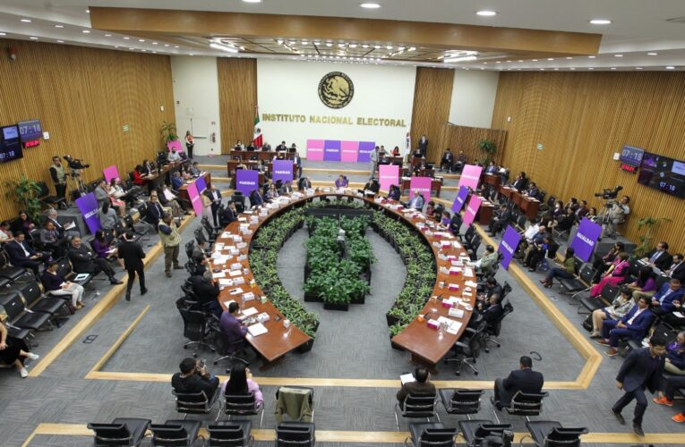 Aprueba Cámara de Diputados convocatoria para renovar tres consejeros del INE