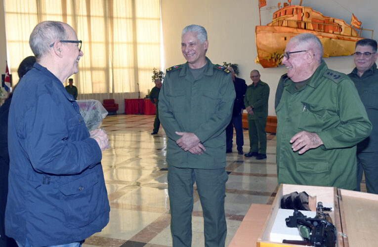 Cuba rechaza presión de EE.UU. y realiza acto simbólico de defensa con Silvio Rodríguez