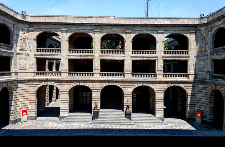 Alumno de 15 años mata a dos maestras a tiros en preparatoria de Lázaro Cárdenas