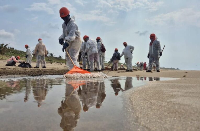 Grupo Interinstitucional reporta más de 740 toneladas de hidrocarburo retiradas en operativo de saneamiento del Golfo de México