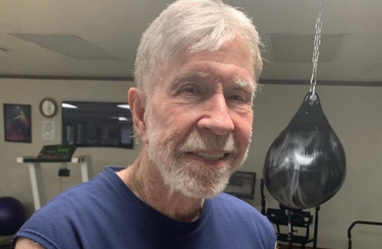 Hospitalizan a Stevie Young de AC/DC en Buenos Aires y a Chuck Norris en Hawái