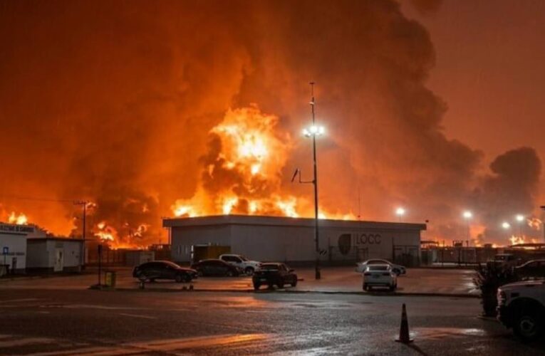 FGR investiga incendio en Refinería Dos Bocas que dejó cinco muertos; familiares exigen justicia