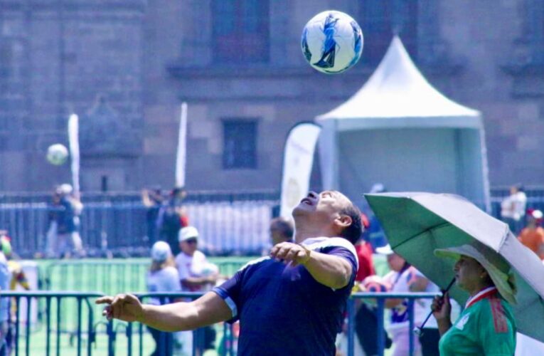 CDMX obtiene Récord Guinness por la clase de fútbol más grande del mundo con 9,500 participantes
