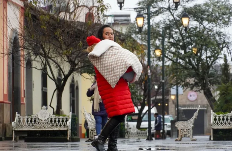 Frente Frío 41 azota México con vientos, lluvias y frío extremo