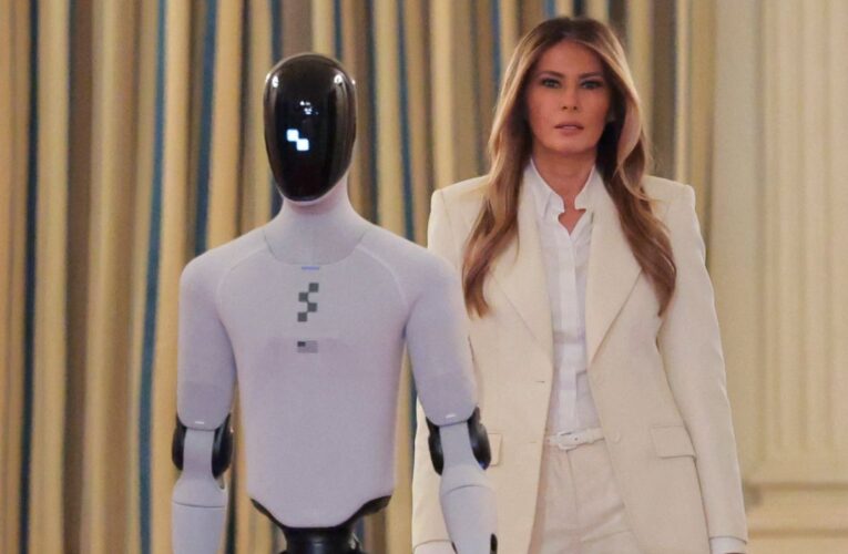 Melania Trump presenta robot humanoide en cumbre tecnológica en la Casa Blanca