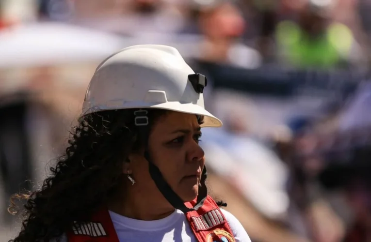 Atentado deja cuatro policías muertos en Escuinapa; continúan labores de rescate en mina Santa Fe