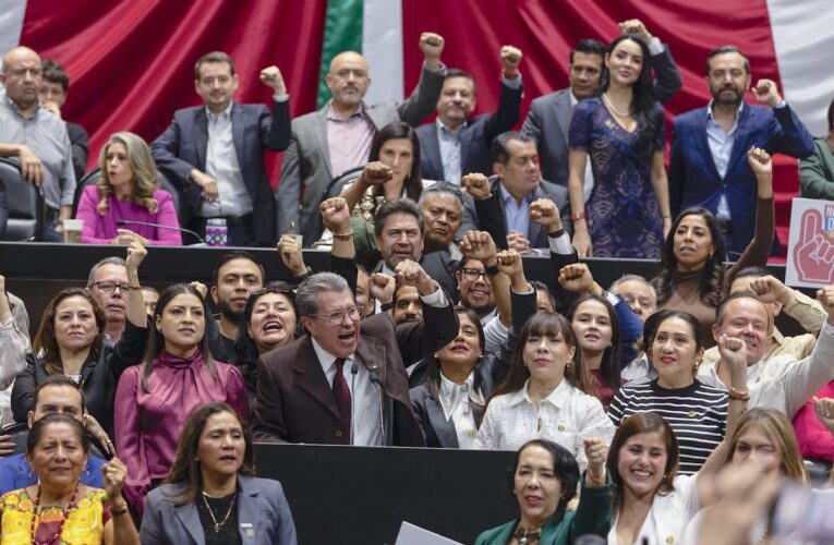 Consejeros salientes del INE denuncian persecución política en su última sesión