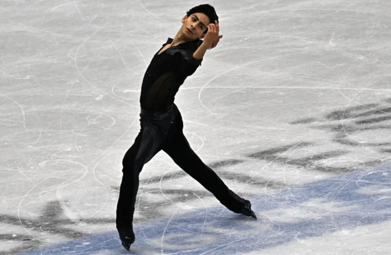 Donovan Carrillo suma 79.65 puntos en programa corto del Mundial de Patinaje Artístico en Praga