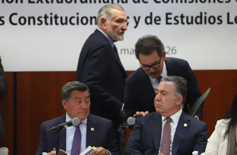 Avanza ‘Plan B’ electoral en comisiones del Senado con ausencia del PT y división en el INE