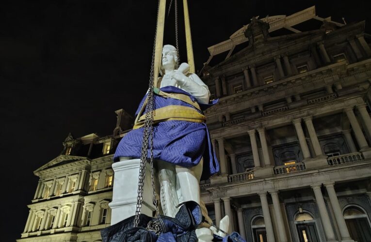 Instala Trump estatua de Cristóbal Colón en la Casa Blanca