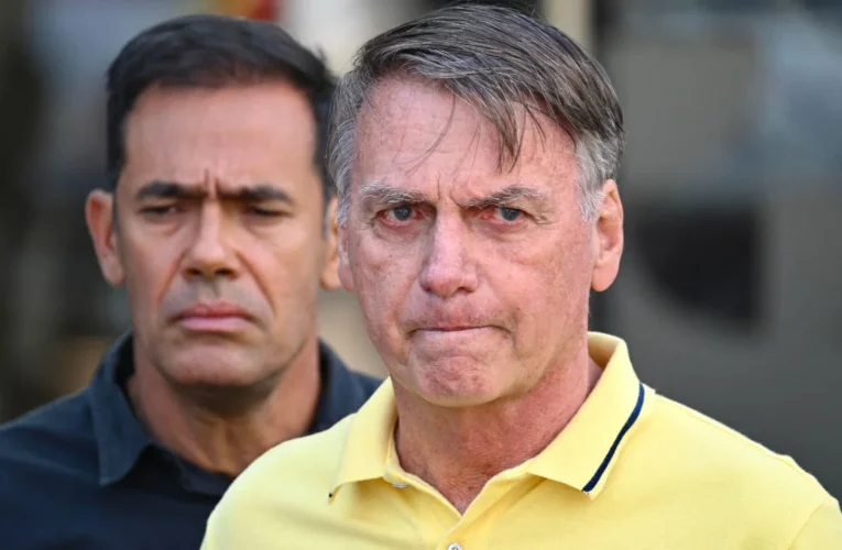 Bolsonaro regresa a su residencia en Brasilia para cumplir arresto domiciliario por 90 días