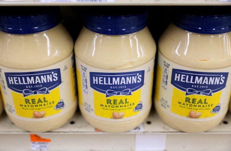 Unilever negocia fusión de su división alimentaria con McCormick en operación millonaria