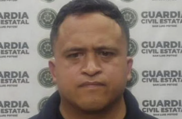 Detienen al titular de Seguridad de Matehuala por presuntos nexos con secuestro de electricistas y posesión de drogas