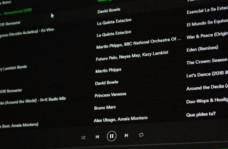 Descubren primer fraude millonario con IA en la industria musical