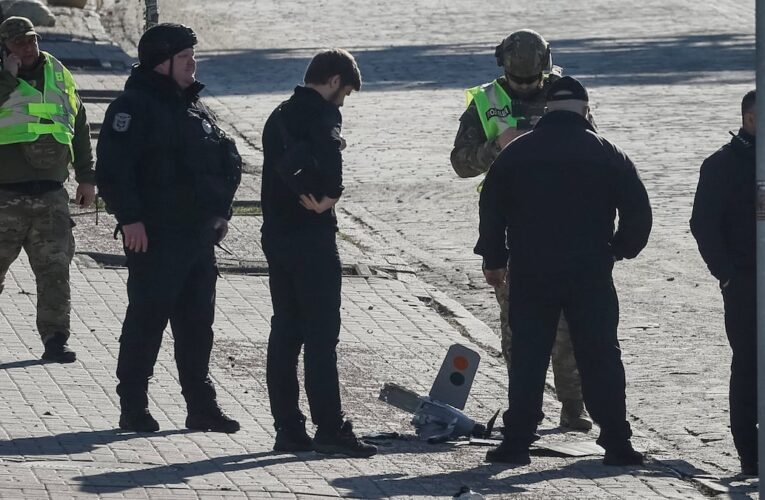 Ataque con drones rusos golpea el centro de Kiev en hora punta diurna