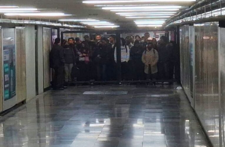 Choque de Metrobús y volcadura de tráiler dejan decenas de lesionados y caos vial en la CDMX