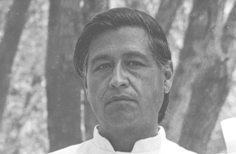 Acusaciones de abuso sexual contra César Chávez impulsan revisión de su legado en EE.UU.