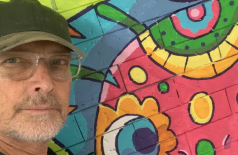 Atentan contra activista Erik Saracho en Riviera Nayarit