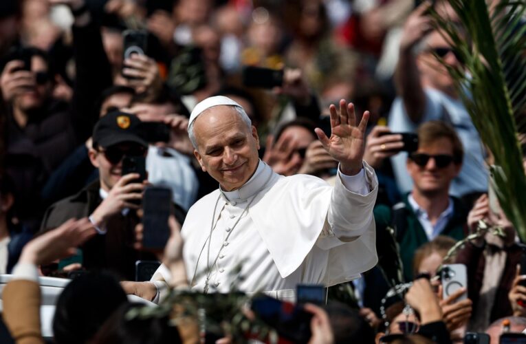 Casa Blanca defiende como “noble” llamar a orar por tropas en guerra de Irán