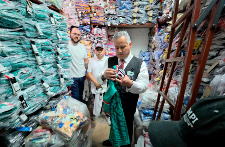 Decomisan 25 toneladas de mercancía pirata del Mundial 2026 en Tepito