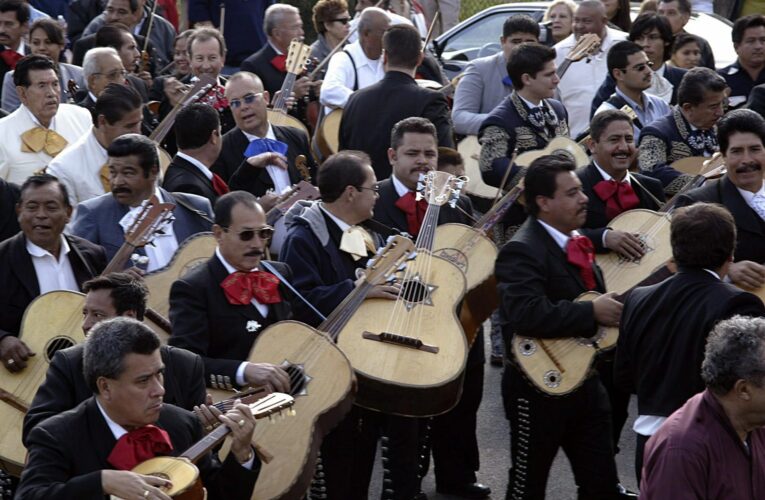 Liberan en Texas a familia mexicana de mariachis tras casi dos semanas de detención migratoria