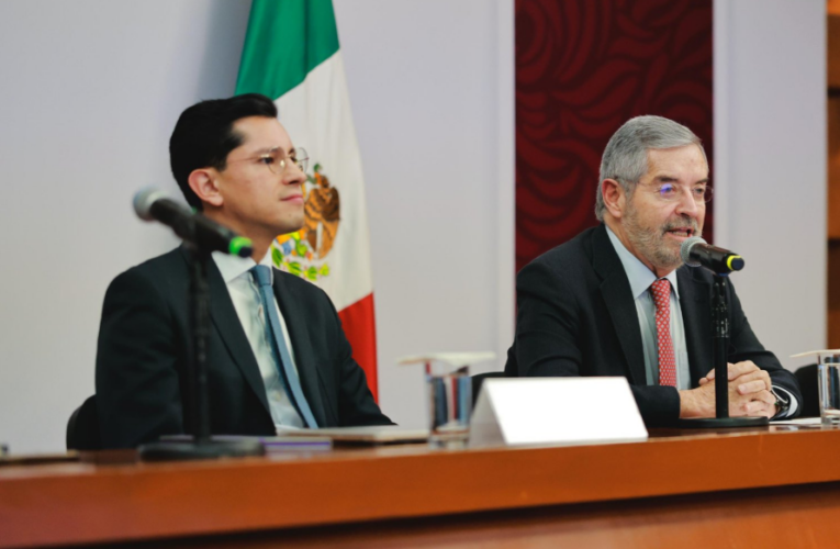 Roberto Velasco asume la SRE tras renuncia de Juan Ramón de la Fuente por salud