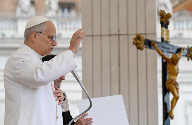 León XIV preside ritos de Semana Santa en Roma, pide paz en Medio Oriente y llama a evangelizar con humildad