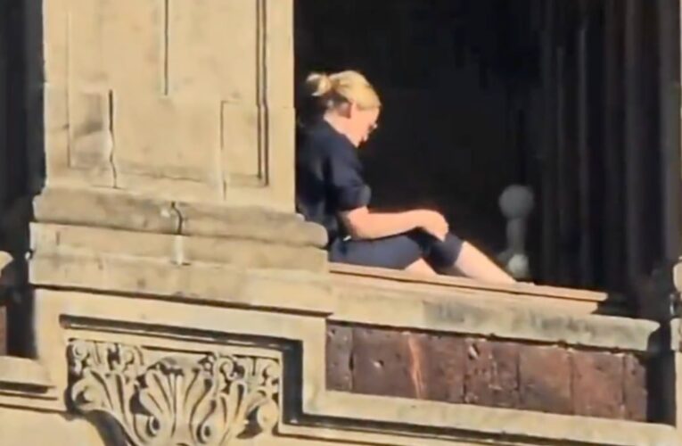 Renuncia Florencia Franco de la SHCP tras foto asoleándose en Palacio Nacional