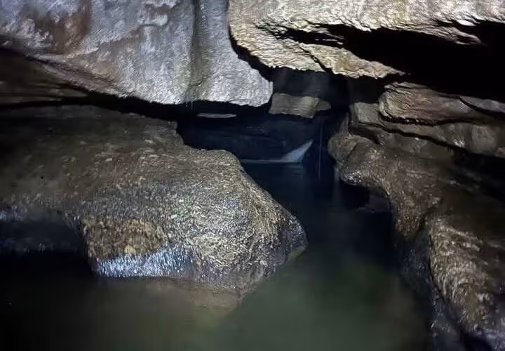 Continúan labores de rescate de cuatro personas atrapadas en gruta de Cuetzalan